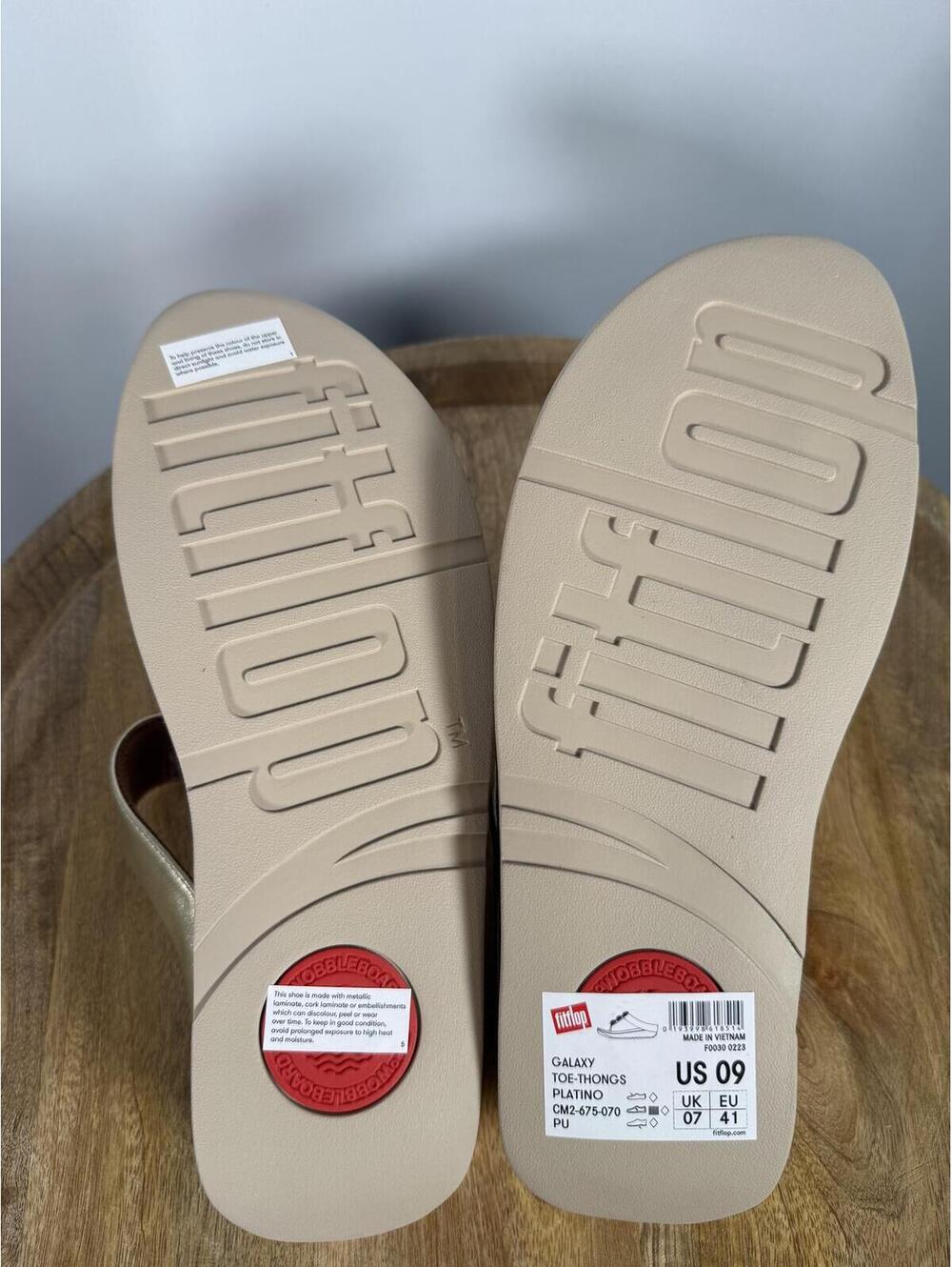 FitFlop Galaxy Toe Wedge Flip Flop Women’s US 9 Platino Sandals NWB - Picture 4 of 12